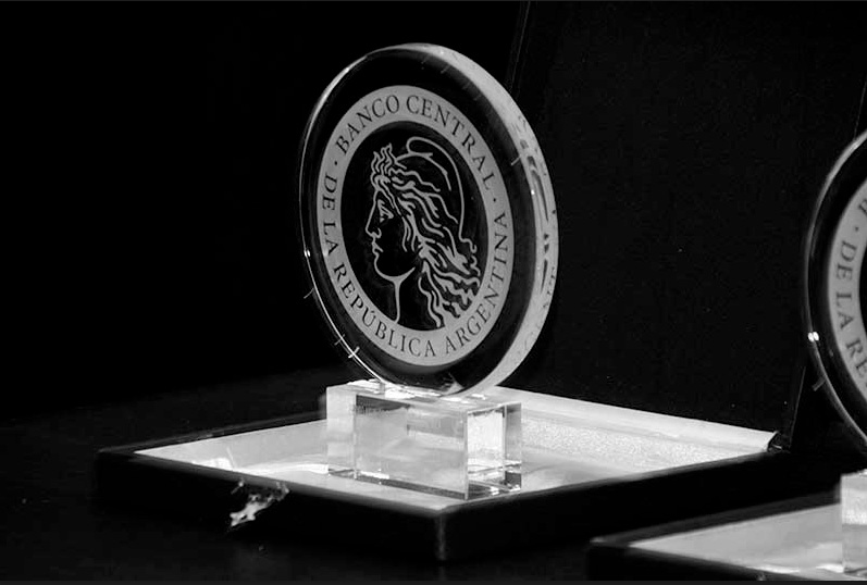 Crystal award with the emblem of the Central Bank of the Argentine Republic